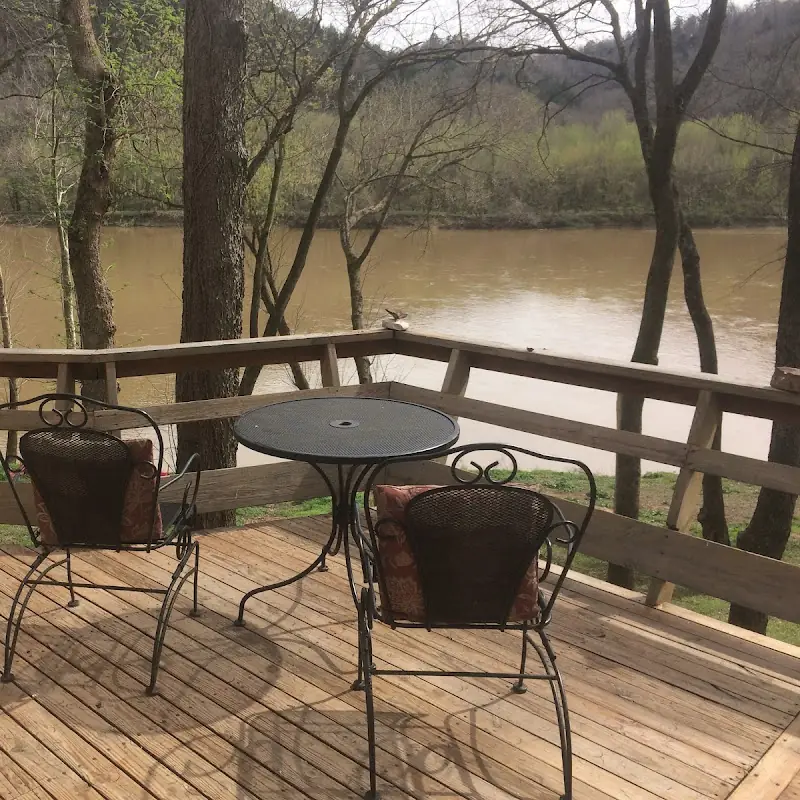 PJ's White River Lodge & River Run Restaurant