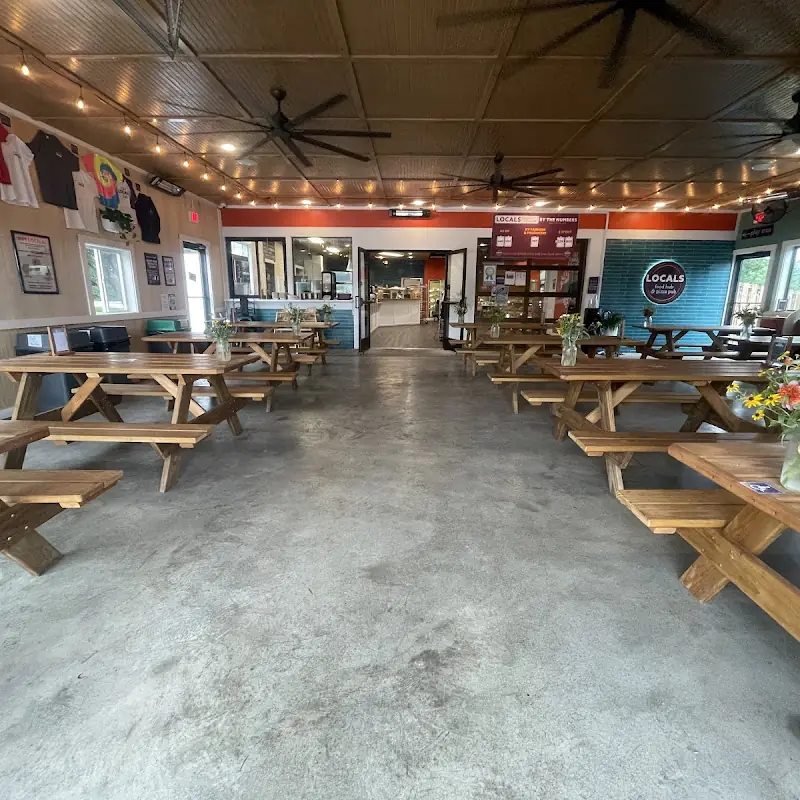 Locals Food Hub & Pizza Pub