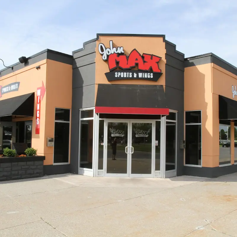 John Max Sports & Wings Lauzon Pkwy