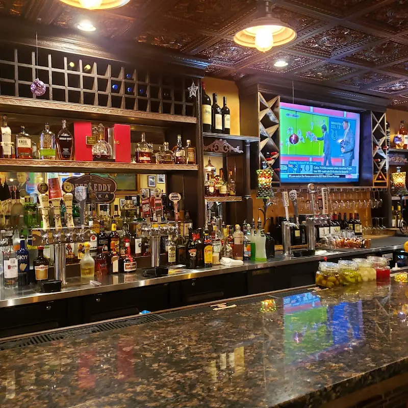 Luka's Restaurant & Bar