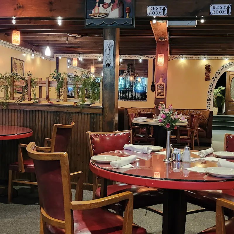 Rania's Restaurant Bar & Grill