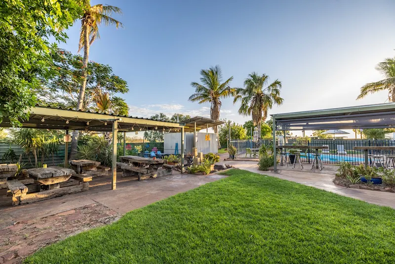 Devils Marbles Hotel