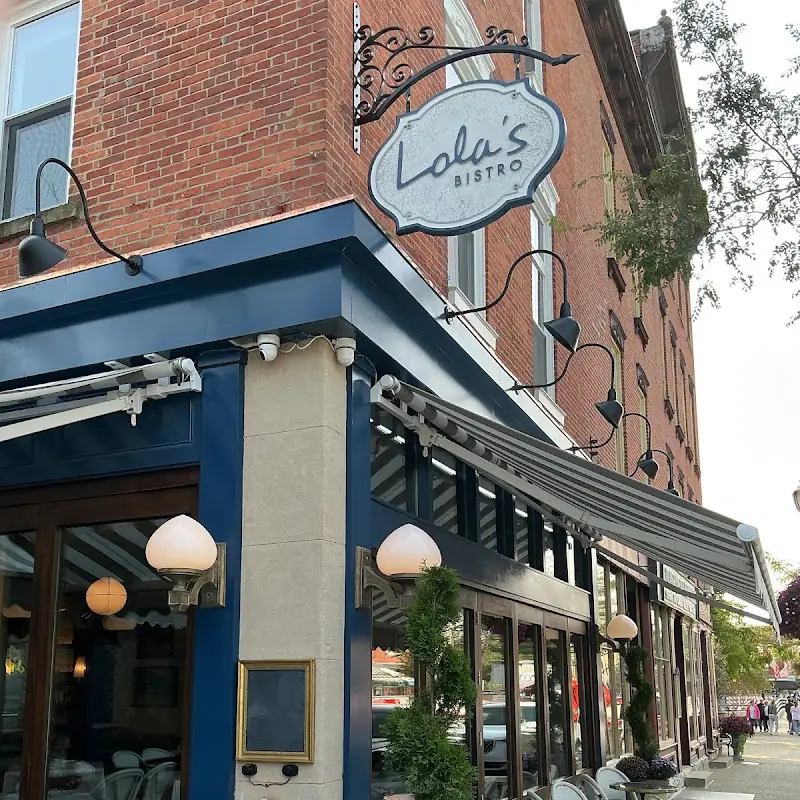 Lola's Bistro