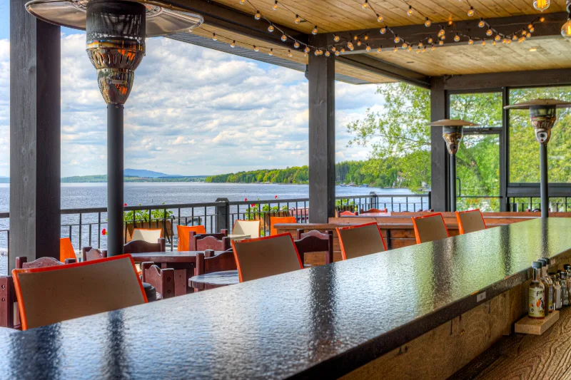 La Source - Restaurant - Bar - Motel - Marina