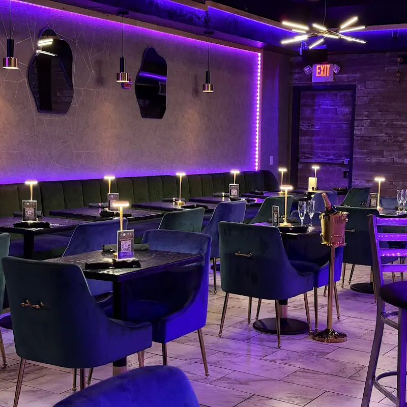 HOME Restaurant & Lounge