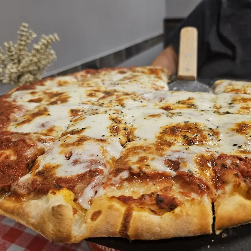 Alfanos Pizza Eatery