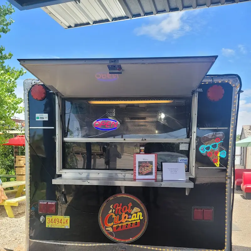 Hot cuban pizza