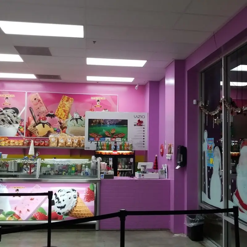 Wetzels Pretzels/ La Michoacana ice cream parlor