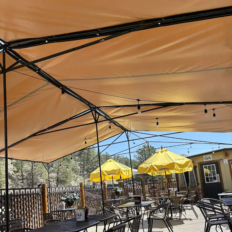 2 Dads Eatery and Taproom
