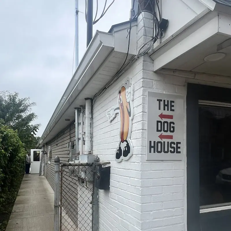 The Dog House 08052
