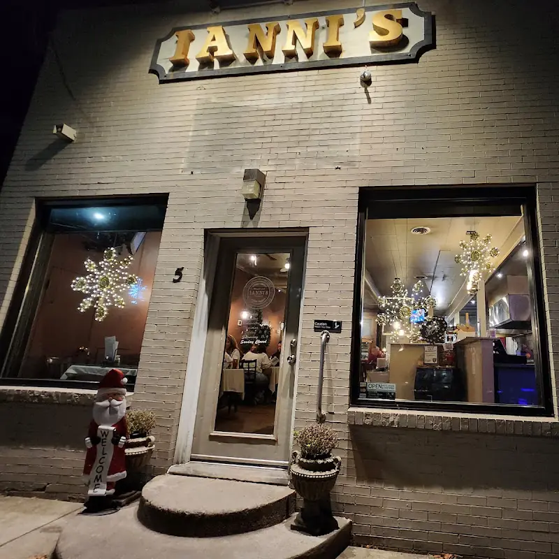 Ianni’s Pizzeria in Delmont