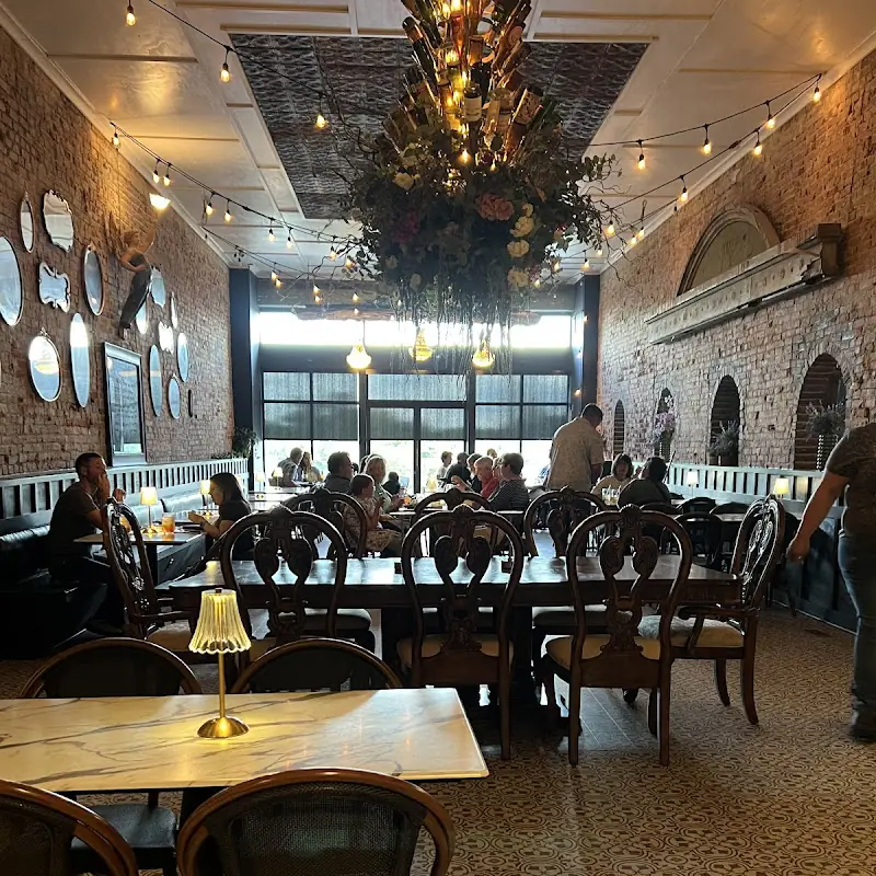 Mimi’s Market and Royal Café