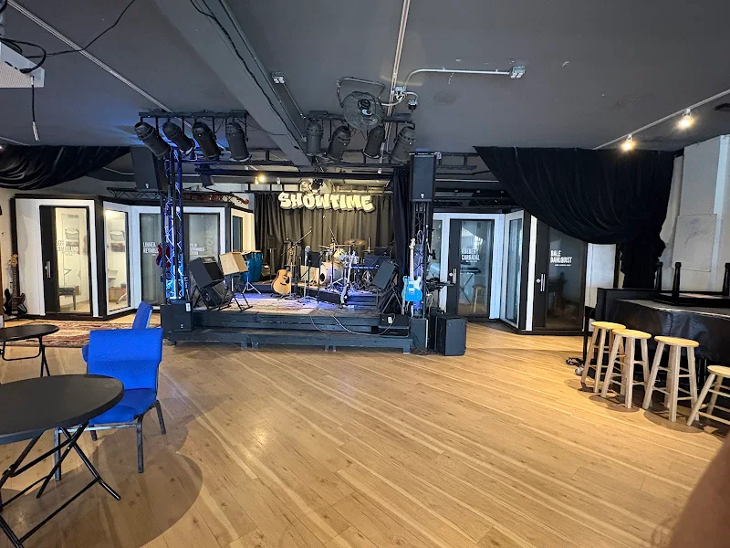 Showtime Studio and Coffee