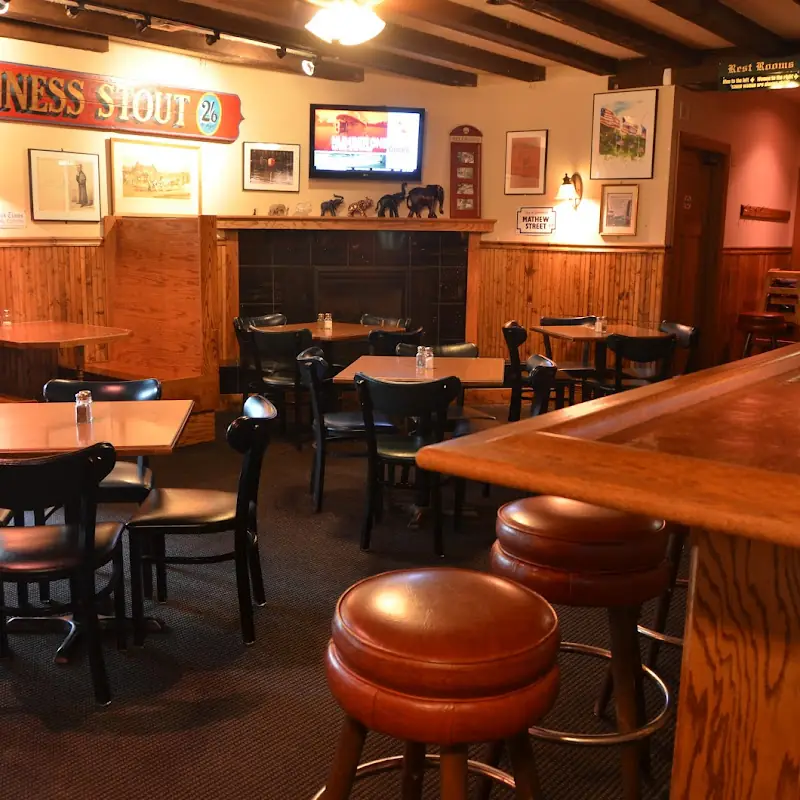 Wig & Pen Pizza Pub - IOWA CITY