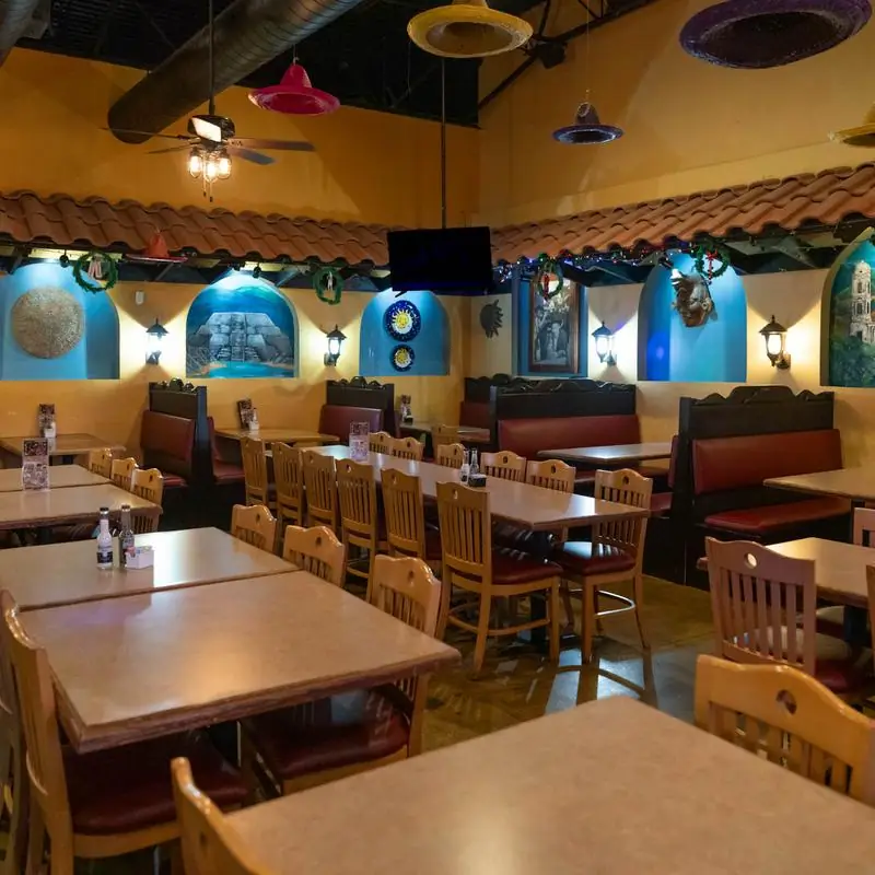 Los Compadres Mexican Grill