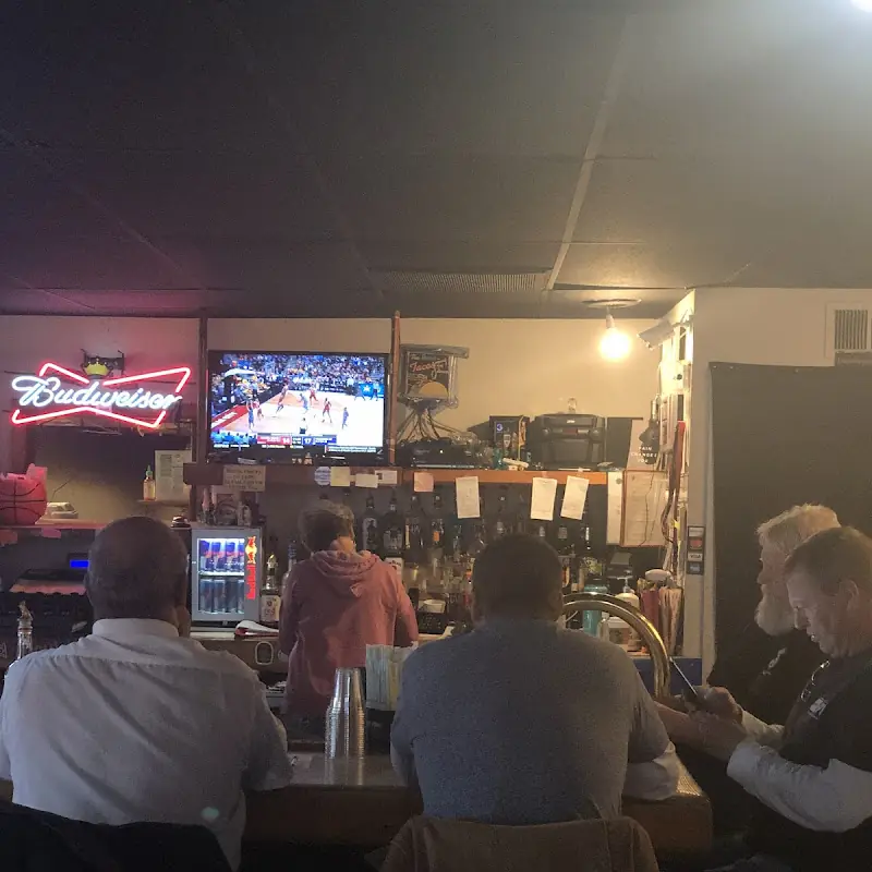 To the Hoop Bar & Grill