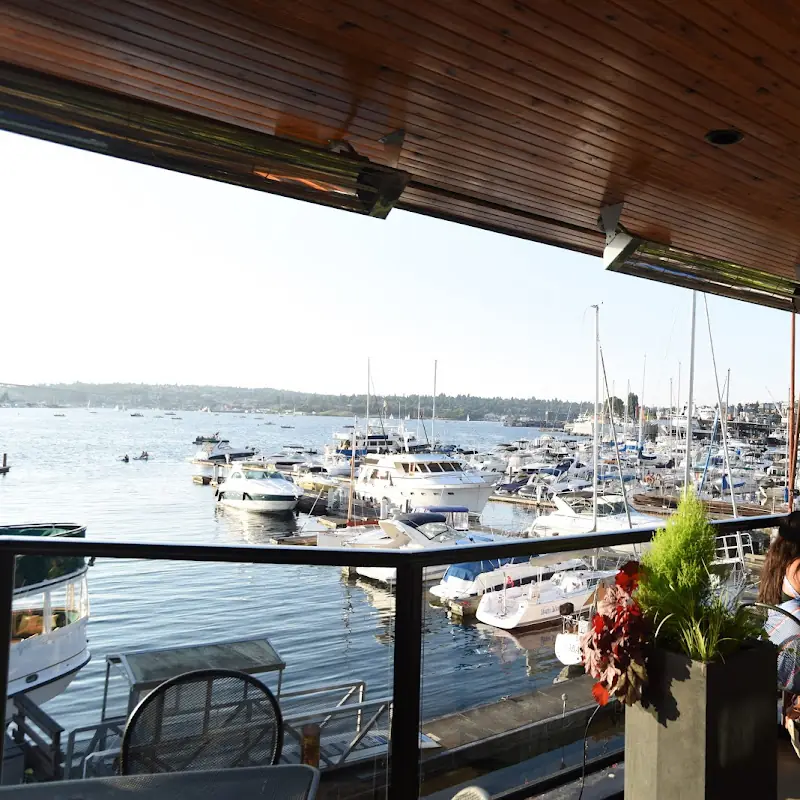 Duke's Seafood South Lake Union