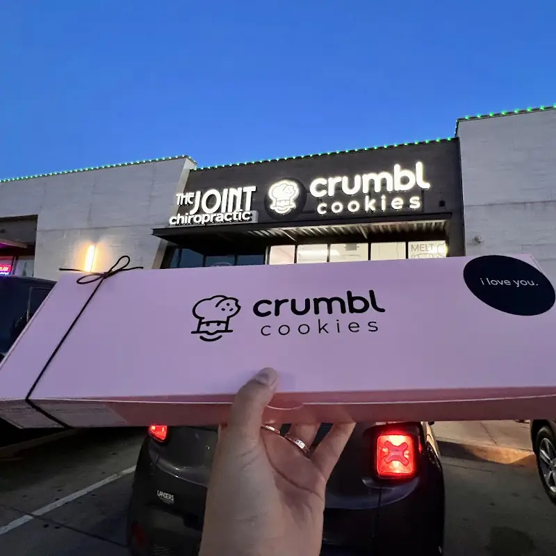 Crumbl – Cookies & Desserts