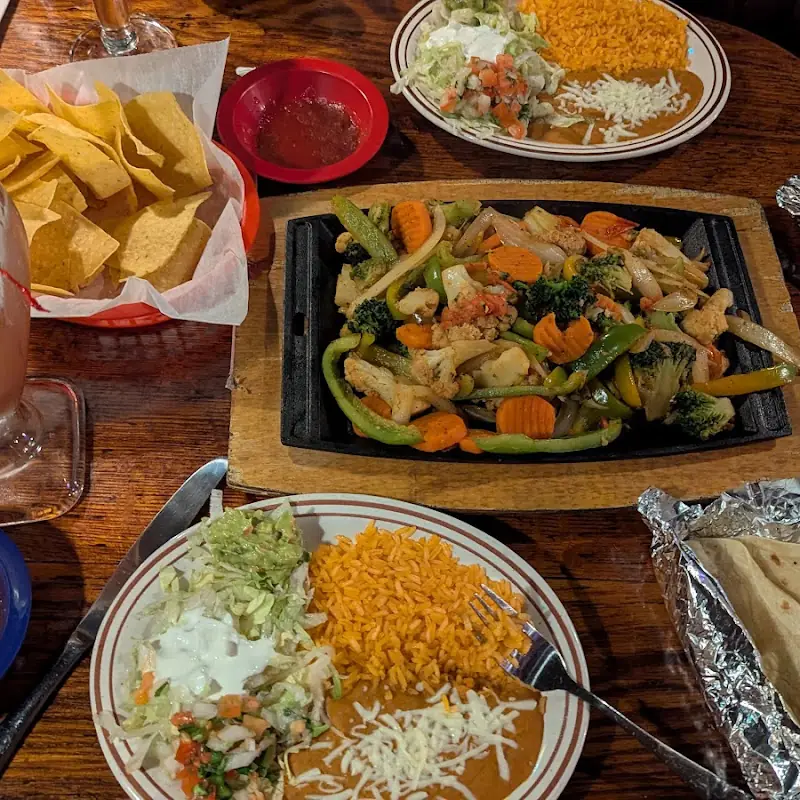 Los Compadres Mexican restaurant bar 2