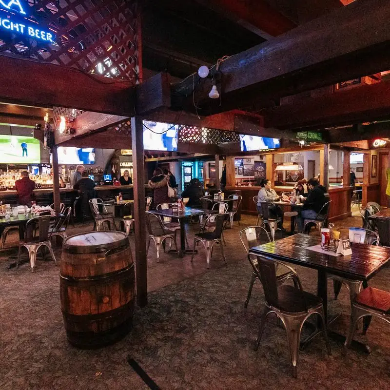 Dillinger's Food & Spirits