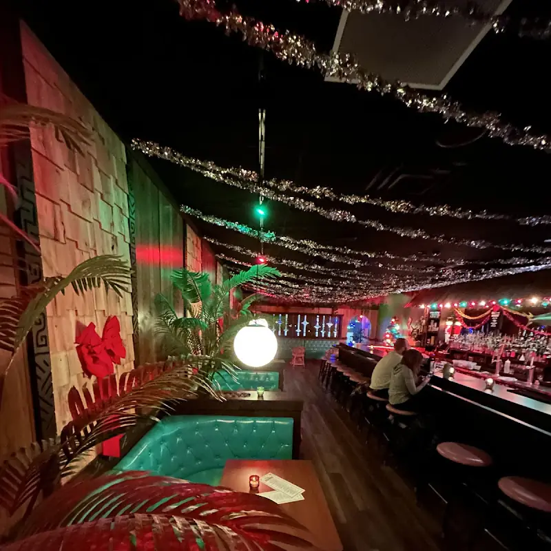 Starbird Lounge