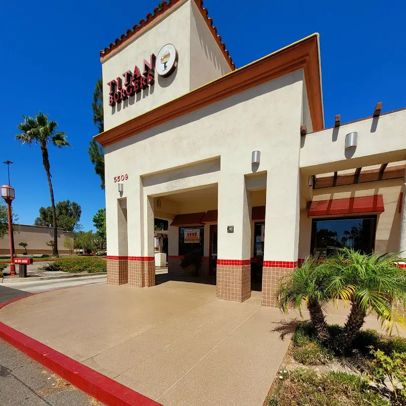 Titan Burgers, Grill & Breakfast Chino