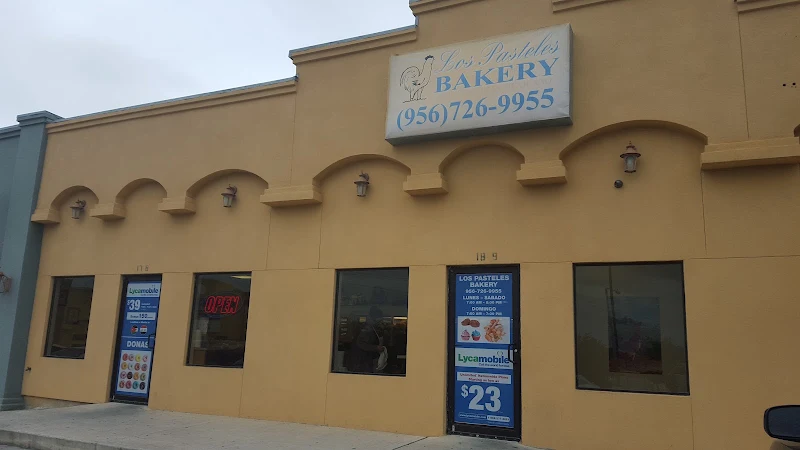 Los Pasteles Bakery Plaza