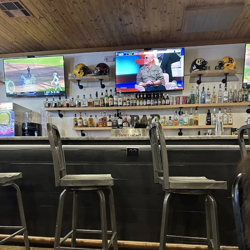 The Crawfish Hut Bar & Grill