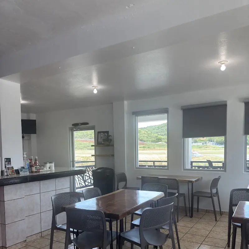 La Pista Cafe Restaurante