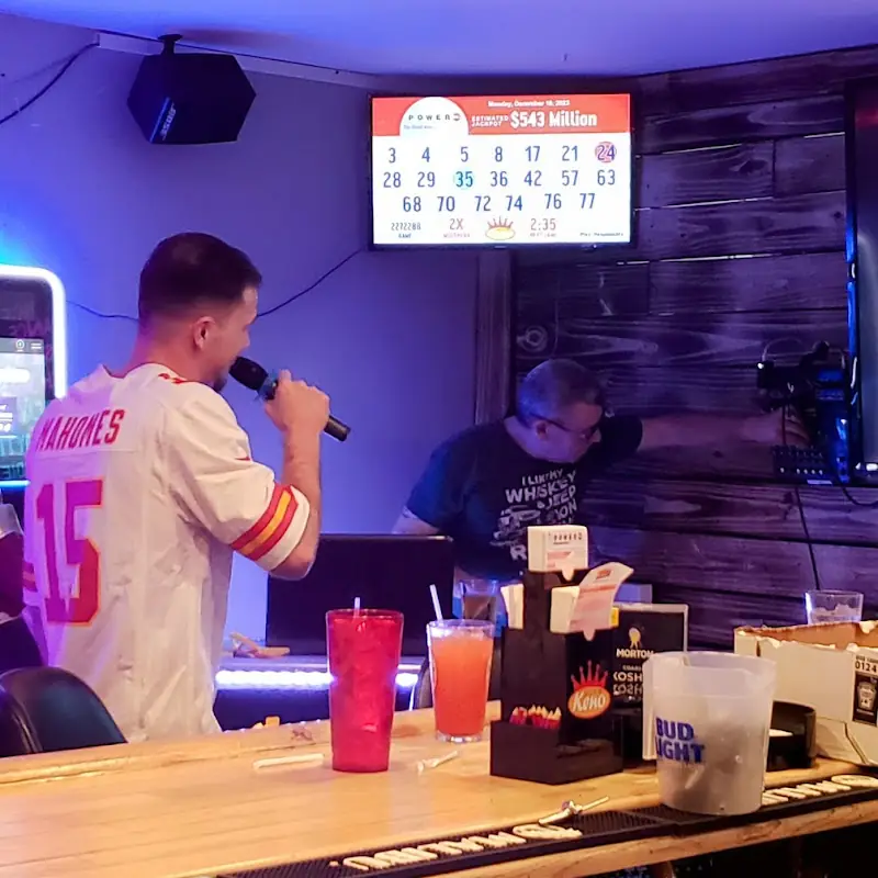 Tom's Bar & Grill