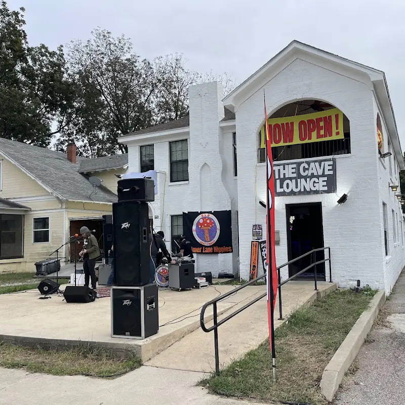 Buck’s Smoke & Cafe