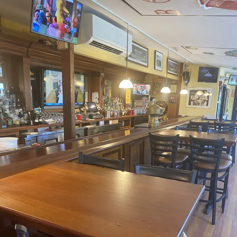 DJ's Family Sports Pub