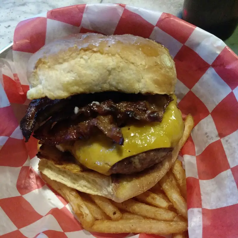 Boomerangs Bar & Grill