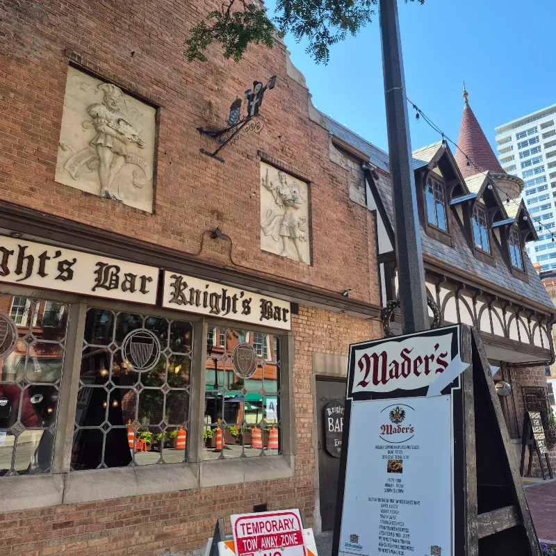 Knight’s Bar