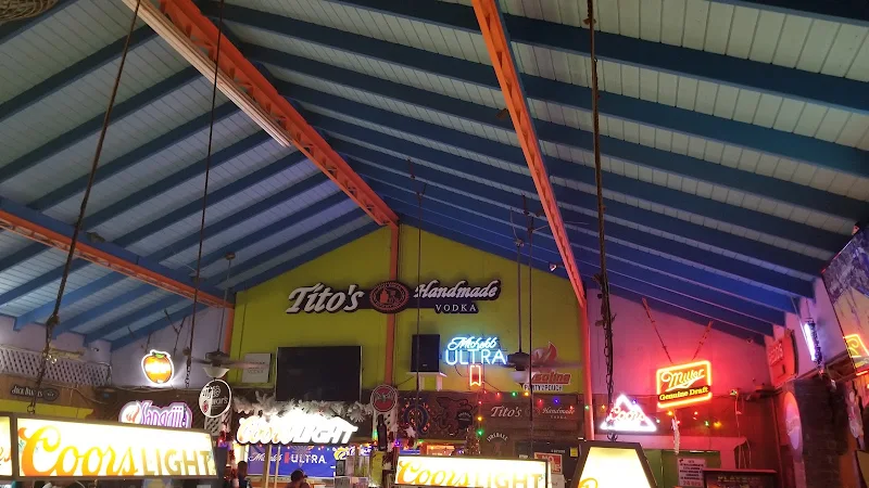 Mar & Tierra Sport Bar