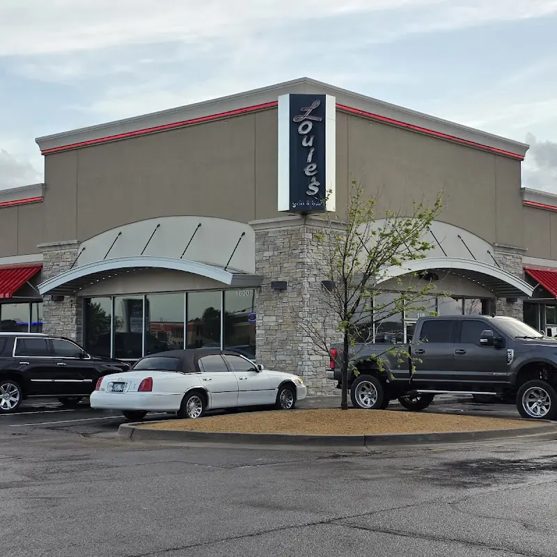 Louie's Grill & Bar
