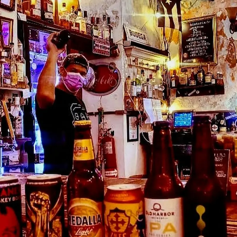 Deshistoria: Birra & Empanadas (Bar de Empanadas)