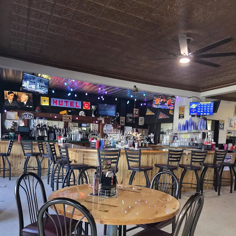 Wayland Hotel & Bar