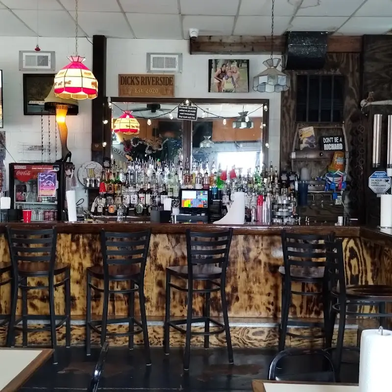 Dick's Riverside Bar & Grill