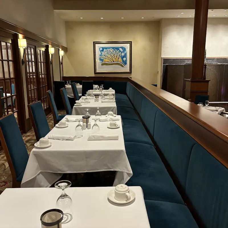 Siniikaung Bistro
