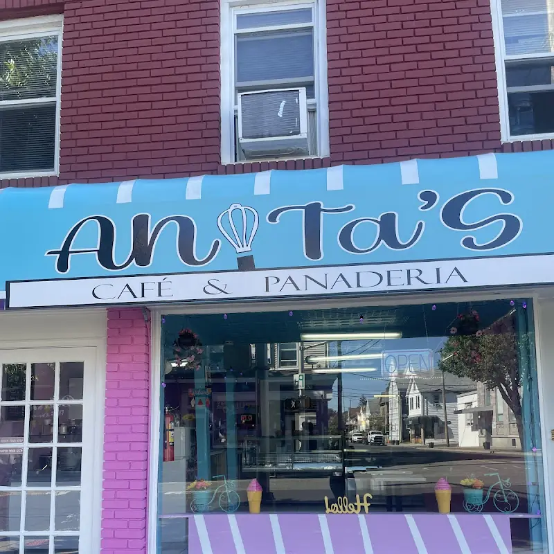 Anita’s cafe y panaderia salvadorena