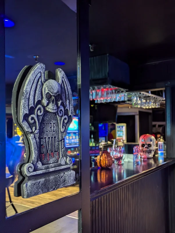 Toppers International Showbar
