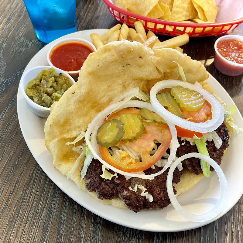 Lil's Restaurant: Breakfast/Lunch/Dinner