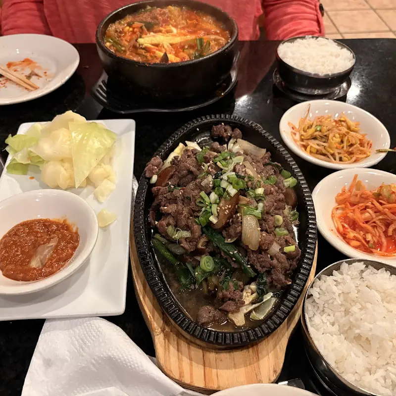 Duboo Kimchi Jae yook  두부 김치제육
