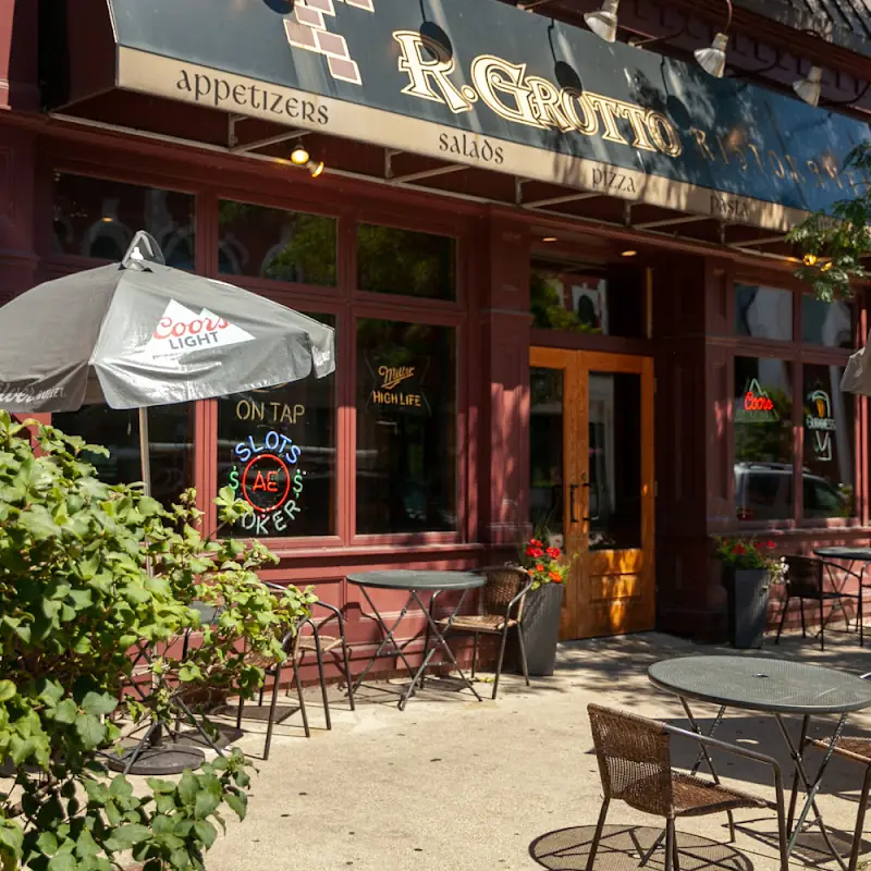 R Grotto Ristorante
