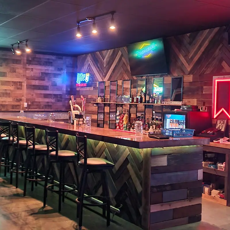 4th & Main Bar and Grill