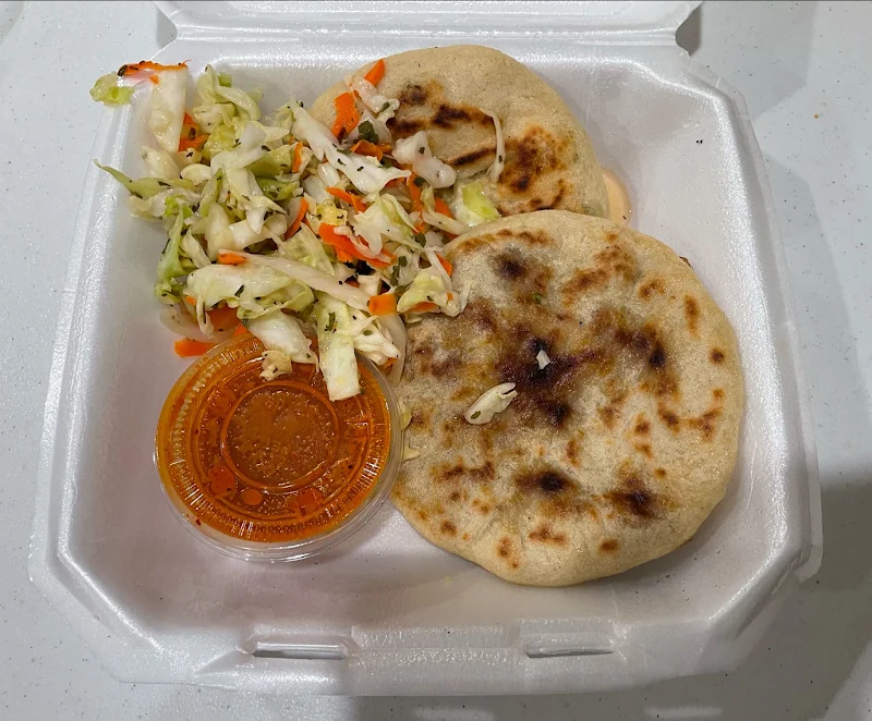 Las Famosas Pupusas