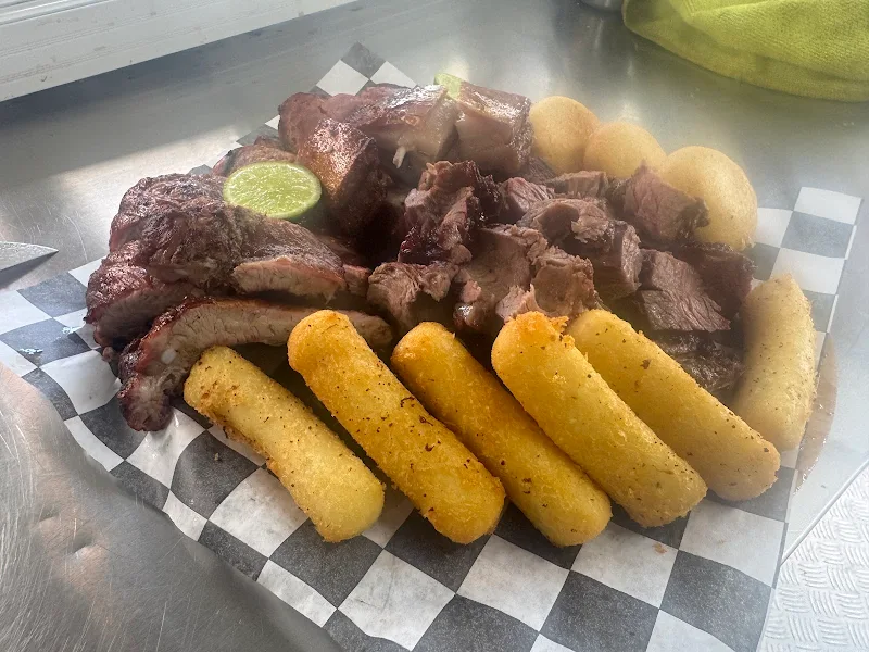 Half Pound of Meat + 2 Sides