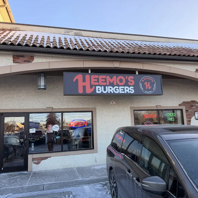 Heemo's Burgers in Washington Twp