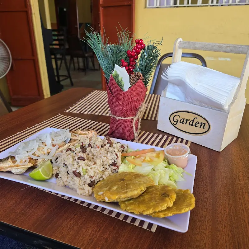 El Mangoito Bar & Grill